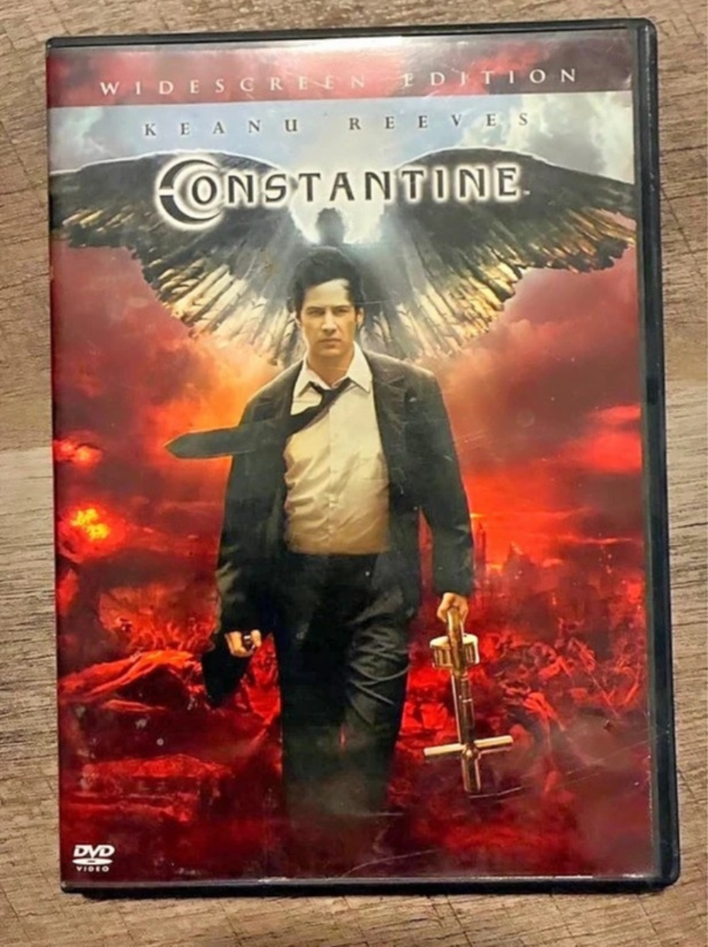 Warner Bros. Constantine (DVD, 2005, Widescreen Edition). DVD Movie Red & Black